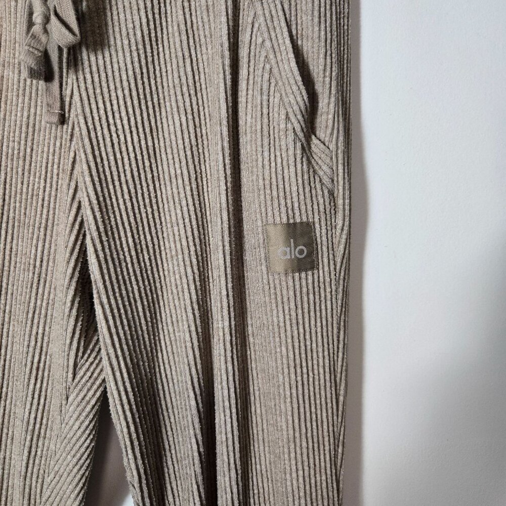Alo Yoga Size M Muse Ribbed Knit Jogger Sweatpants Lounge Taupe - Picture 3 of 10